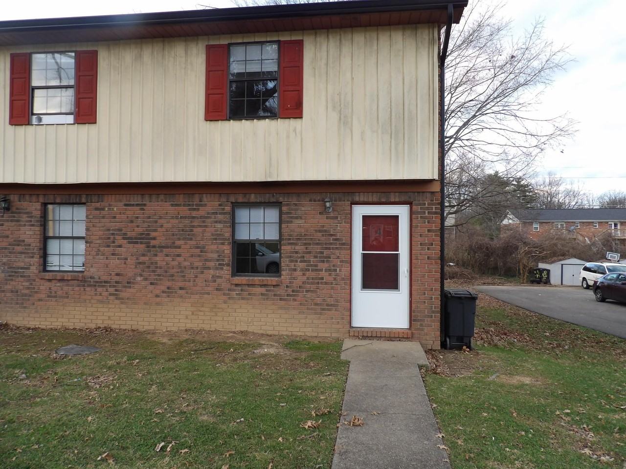 207 Landings Dr Apt 4 #4 - Photo 3 of 43