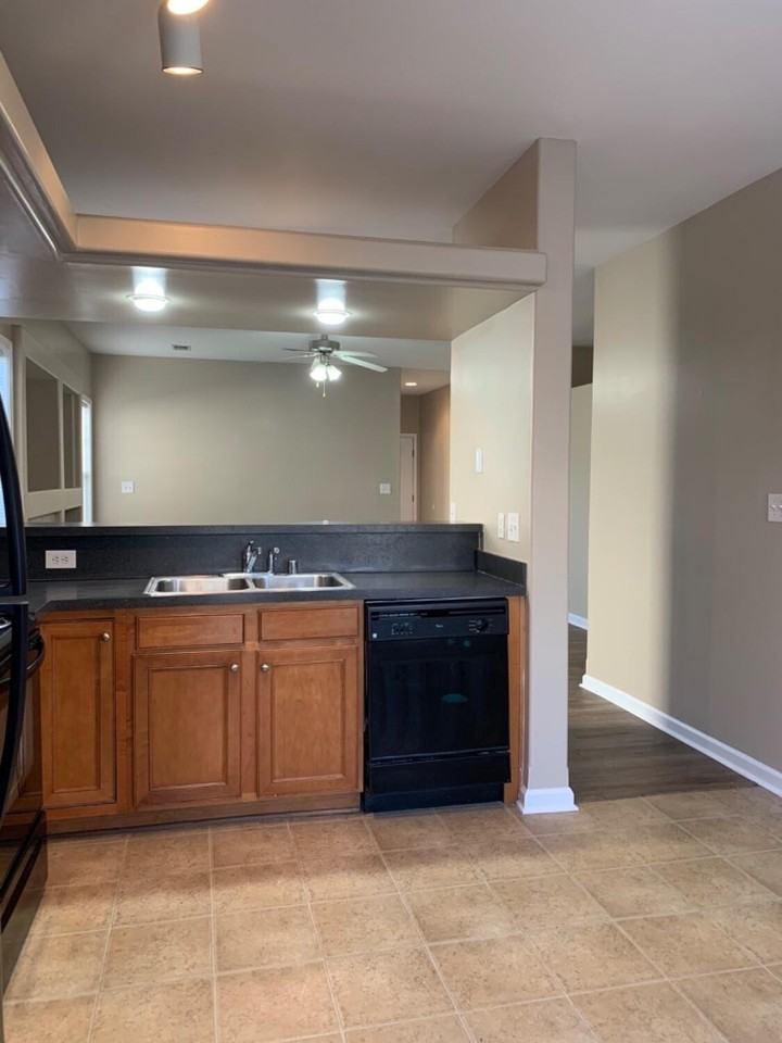 107 Sea Pines Way - Photo 3 of 10