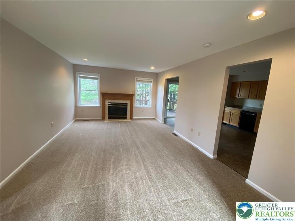 207 Stephanie Dr - Photo 4 of 11