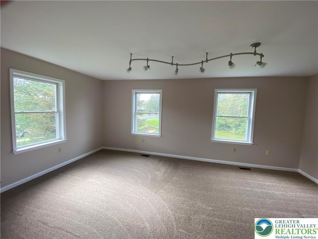 207 Stephanie Dr - Photo 5 of 11