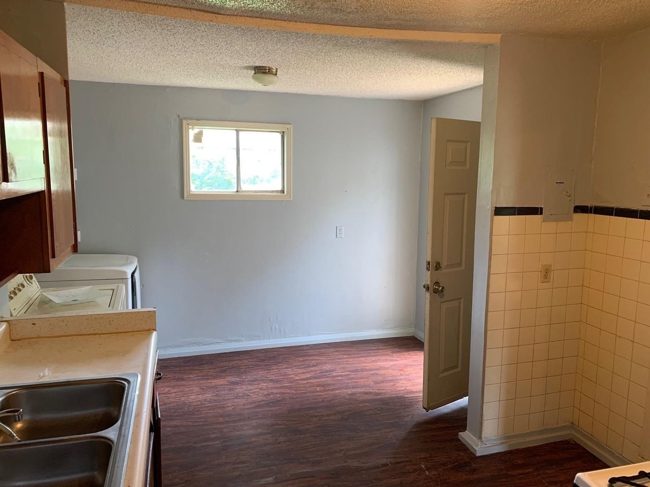 1610 Ozan St - Photo 4 of 9