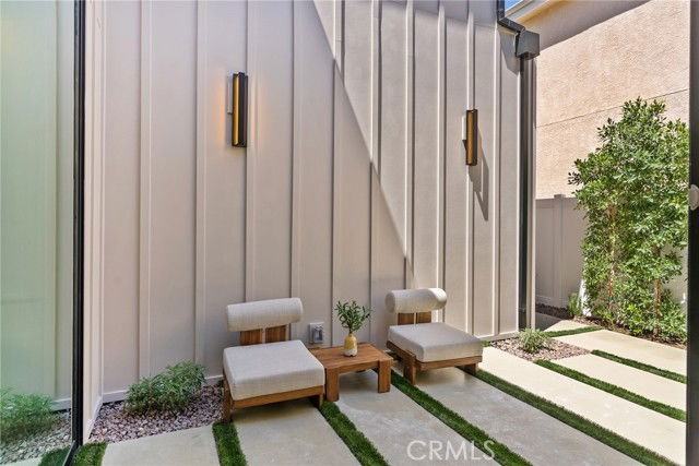 14738 Otsego St - Photo 2 of 8