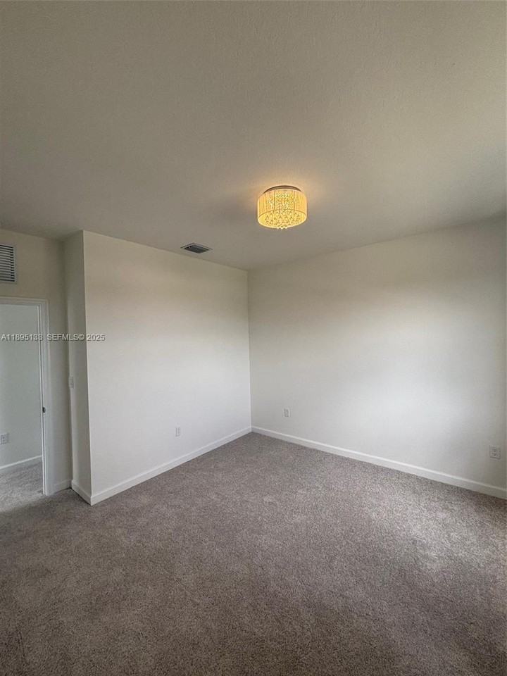 27709 Sw 155th Ct - Photo 5 of 6