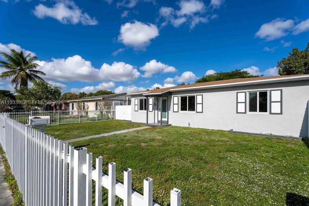 1265 Ne 142nd St - Photo 2 of 8