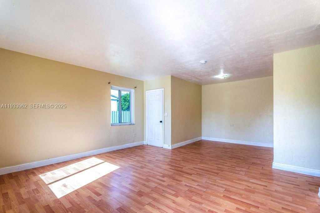 1265 Ne 142nd St - Photo 7 of 8