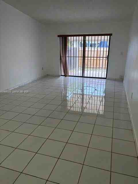 13410 Sw 16th Ln #13410 - Photo 4 of 8