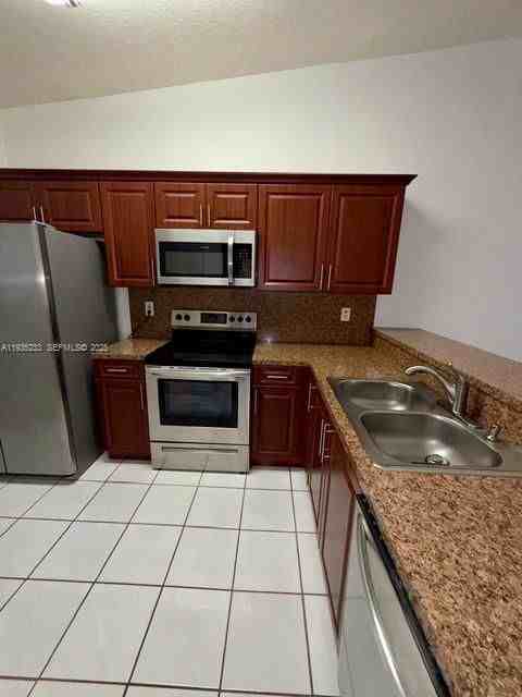 13410 Sw 16th Ln #13410 - Photo 5 of 8