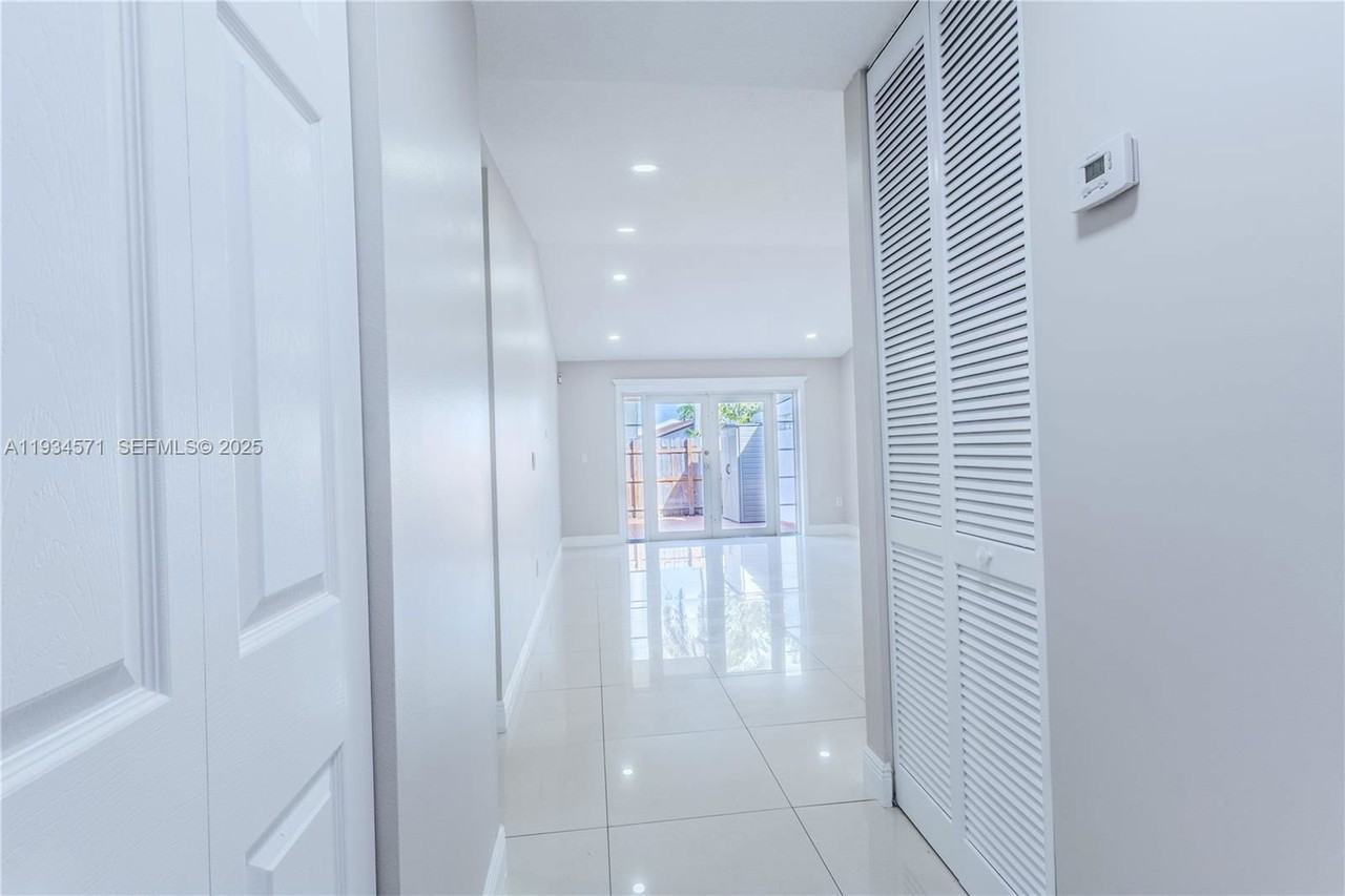 5145 Sw 140th Pl - Photo 3 of 8