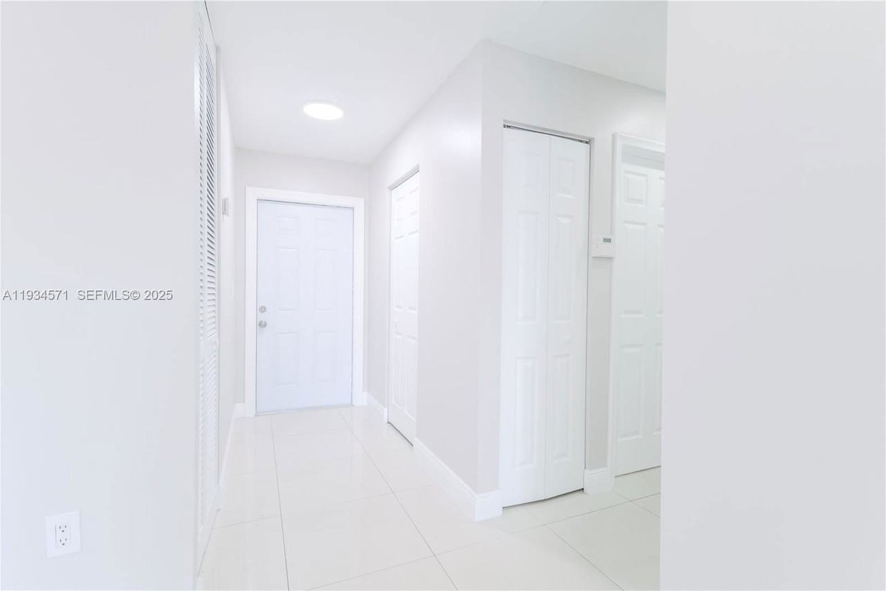 5145 Sw 140th Pl - Photo 4 of 8