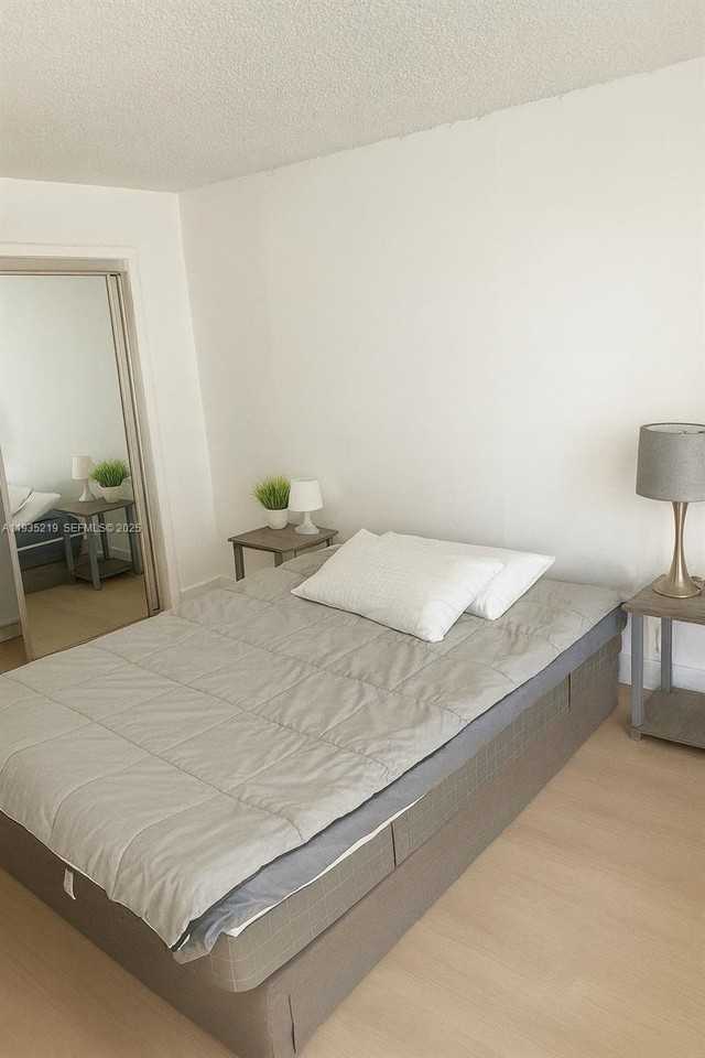 1732 Meridian Ave #502 - Photo 5 of 8