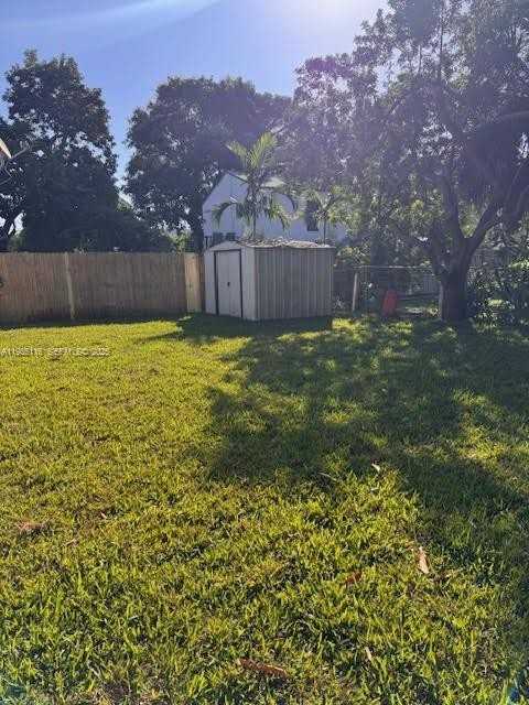 2530 Ne 182nd St #2530 - Photo 3 of 8