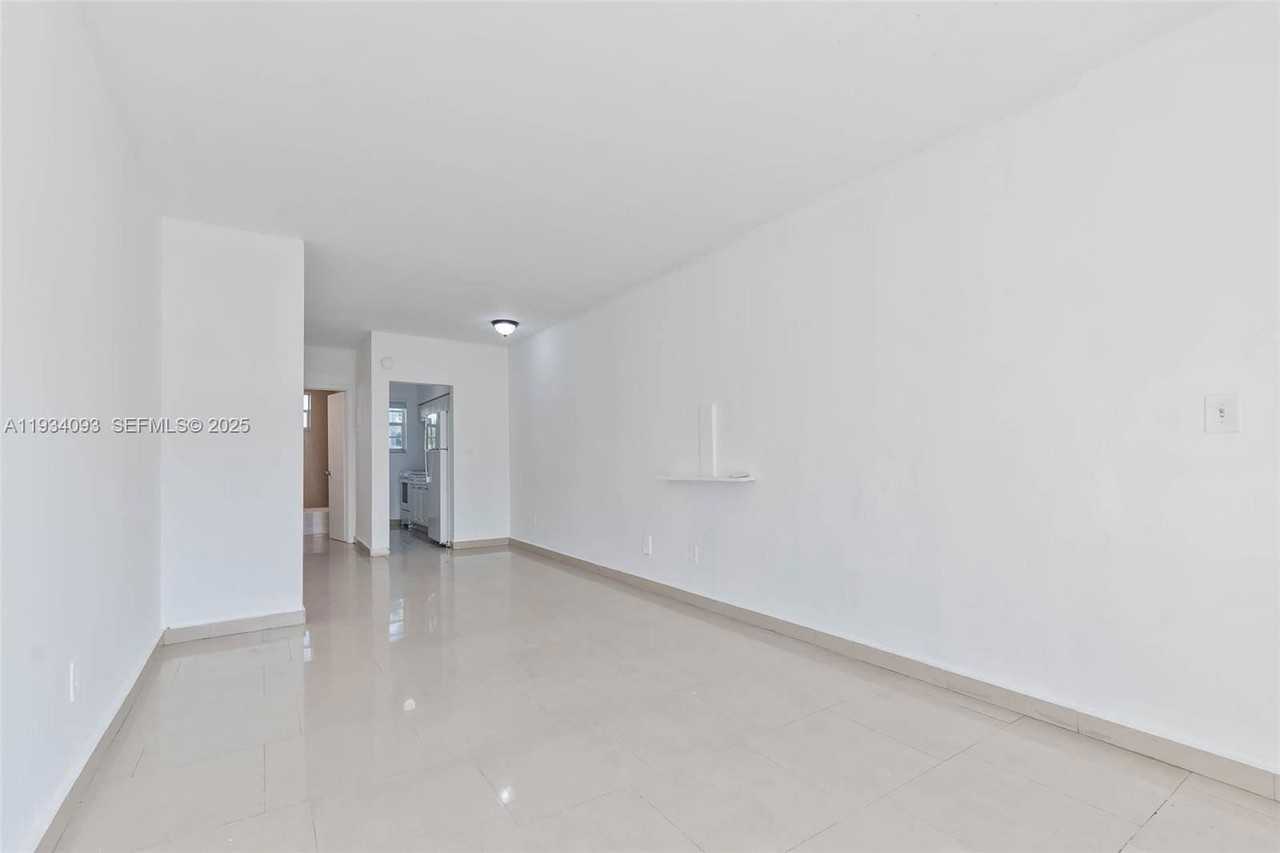 1685 Jefferson Ave #19 - Photo 4 of 8