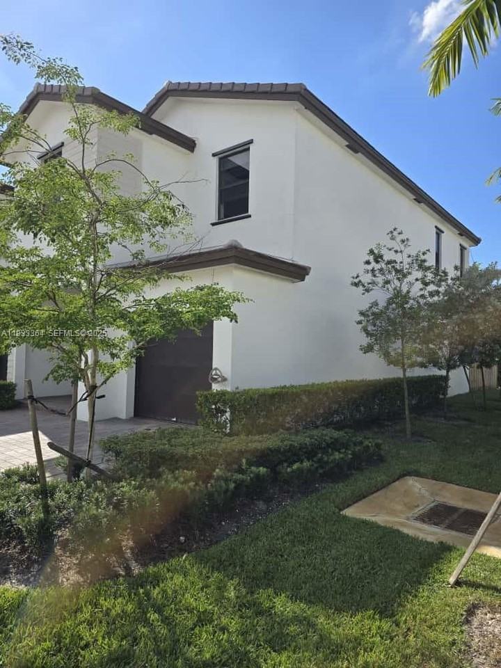 200 Sw 159th Way - Photo 2 of 8