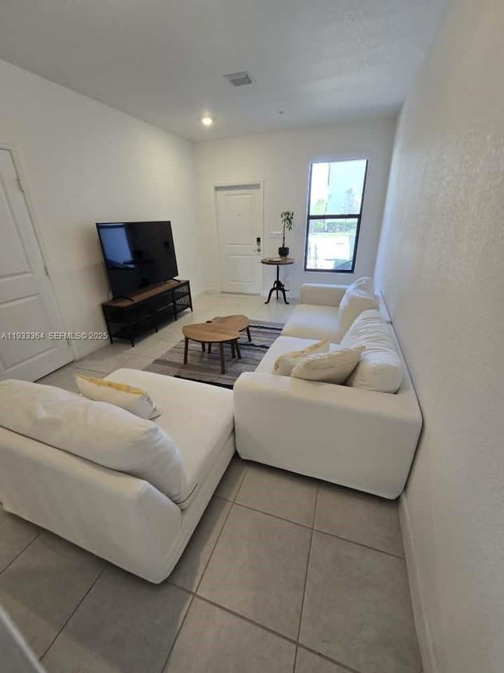 200 Sw 159th Way - Photo 5 of 8