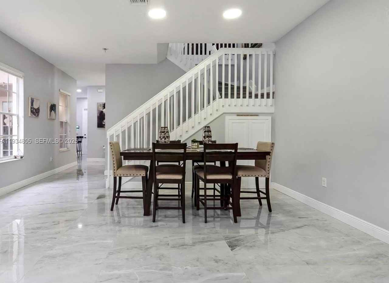 14709 Sw 6th St - Photo 3 of 8