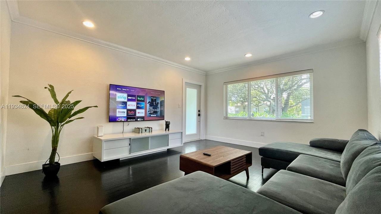 1955 Washington St - Photo 2 of 8