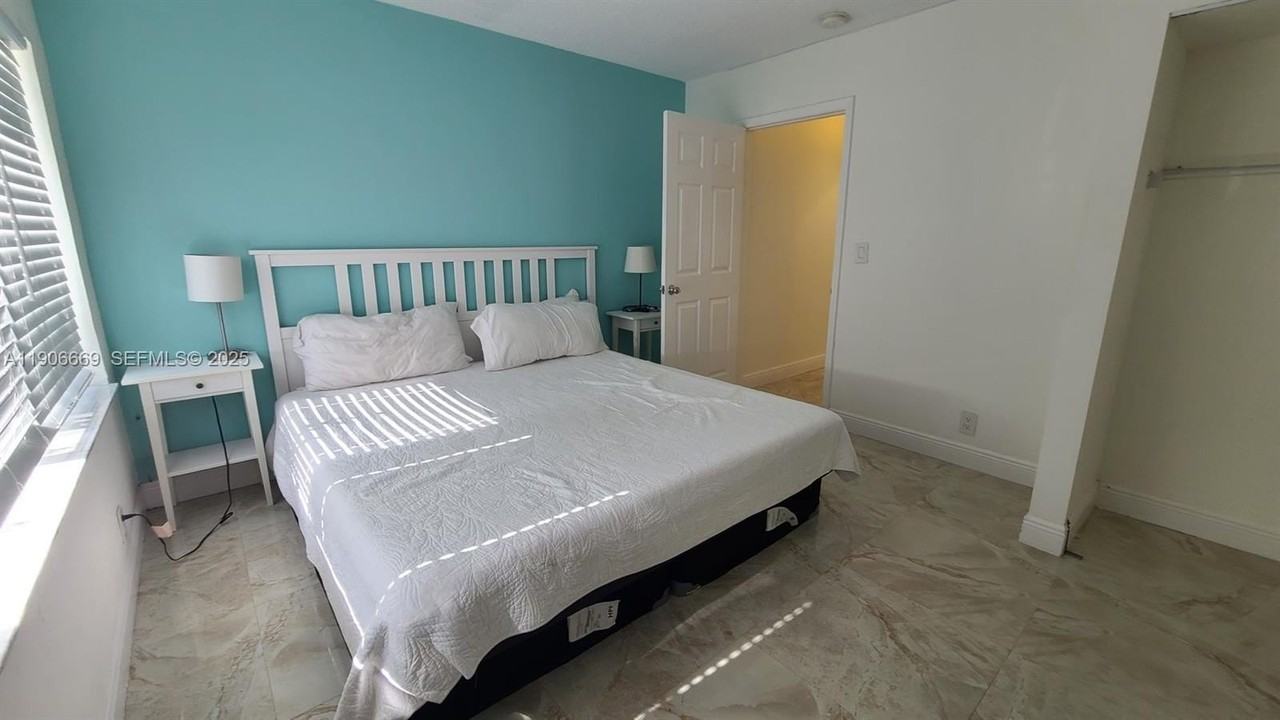 3221 Ne 7th St #1 - Photo 5 of 9