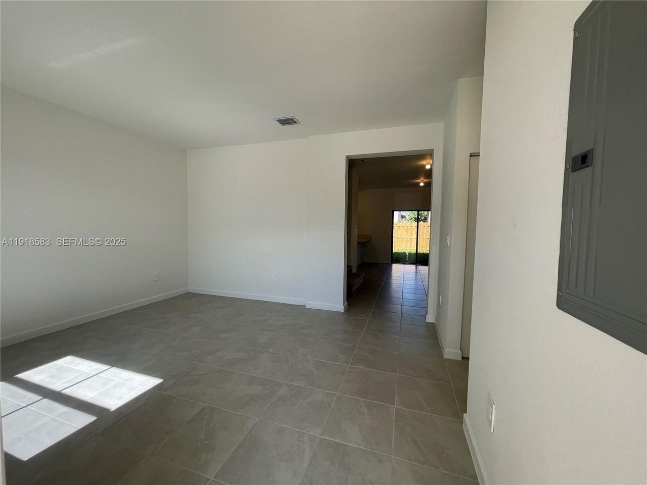 11745 Sw 245th Ter - Photo 4 of 15