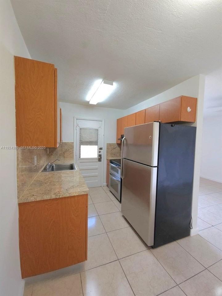 2580 Nw 139th St #1 - Photo 4 of 6