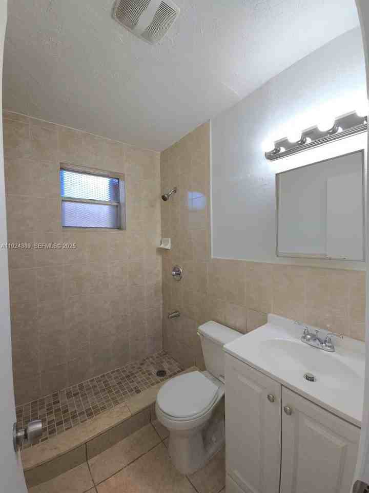 2580 Nw 139th St #1 - Photo 6 of 6