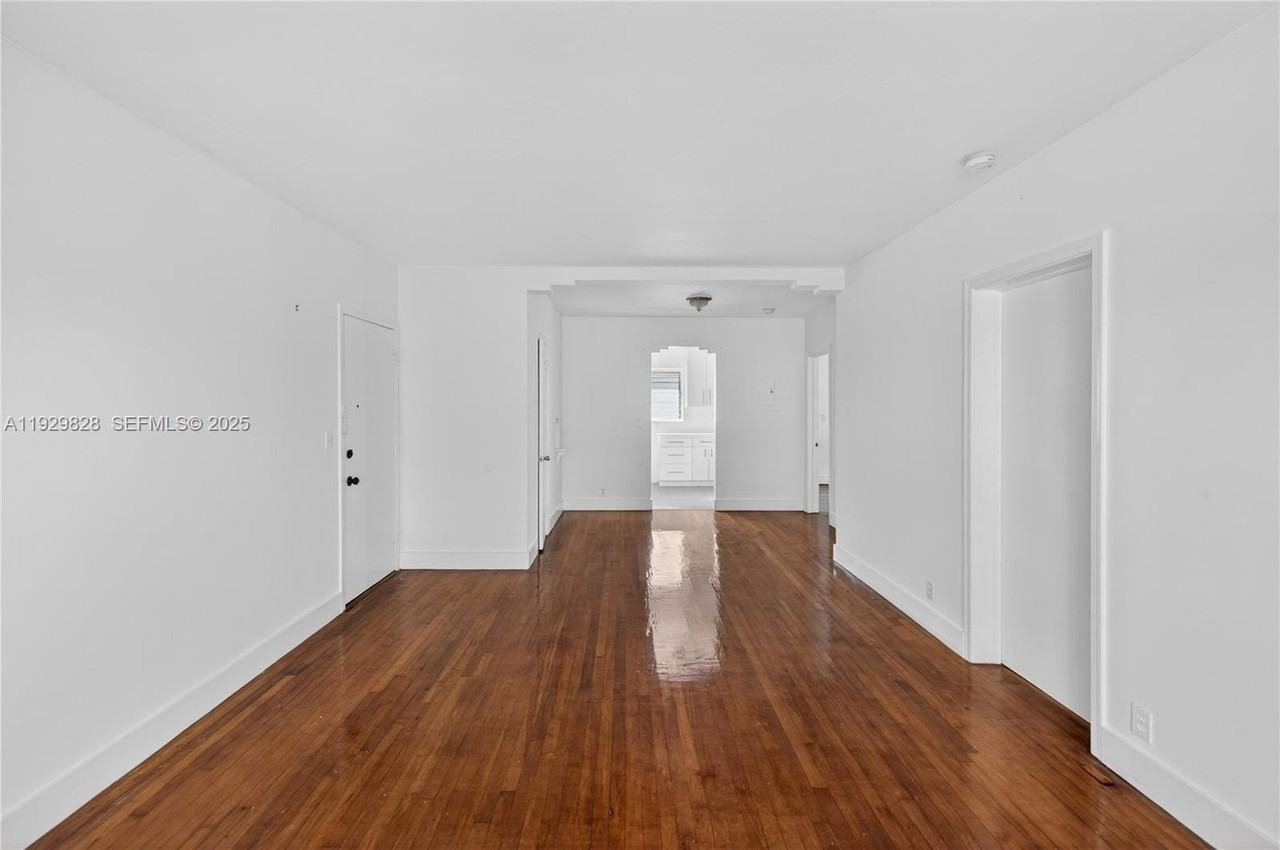 993 Bay Dr #6 - Photo 4 of 24