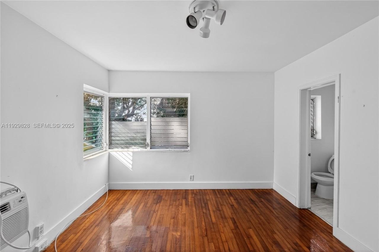 993 Bay Dr #6 - Photo 6 of 24