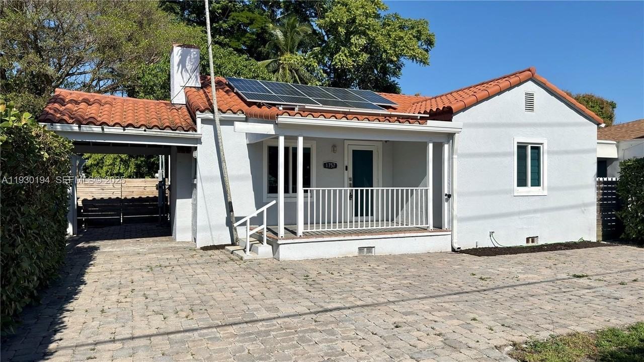 1757 Sw 24th Ter - Photo 2 of 37