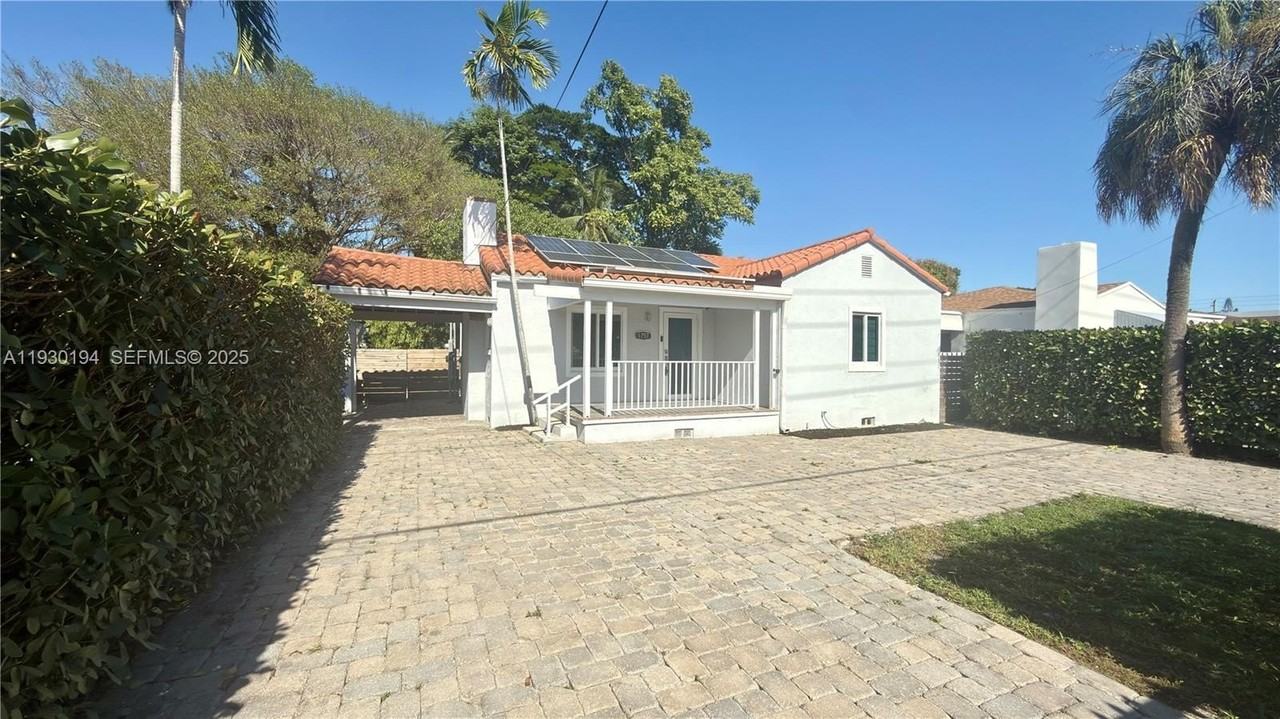 1757 Sw 24th Ter - Photo 5 of 37