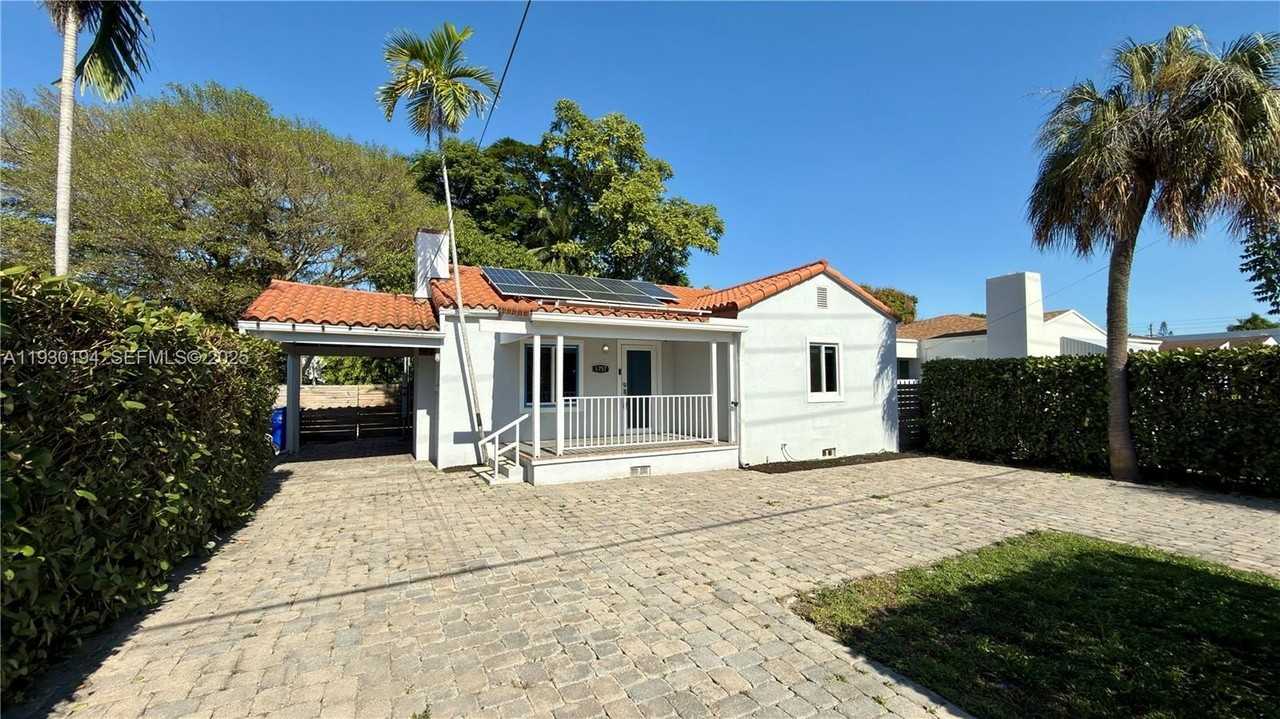 1757 Sw 24th Ter - Photo 6 of 37