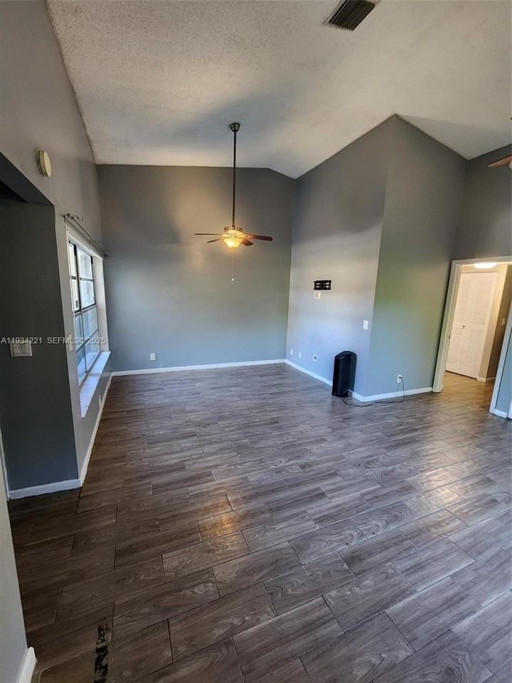 7446 Nw 34th St #7446 - Photo 4 of 24