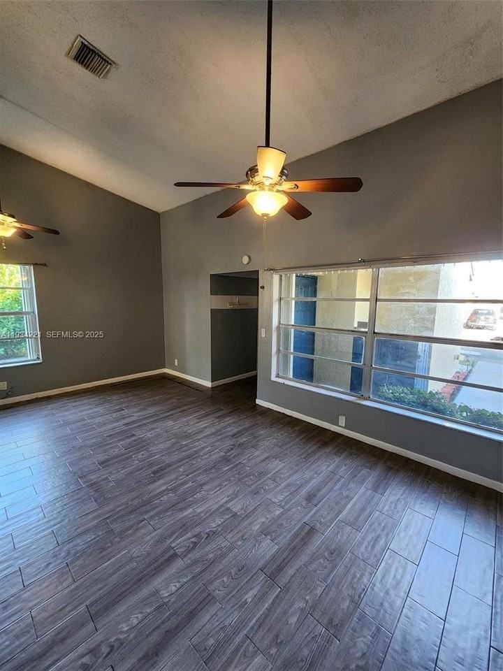 7446 Nw 34th St #7446 - Photo 5 of 24