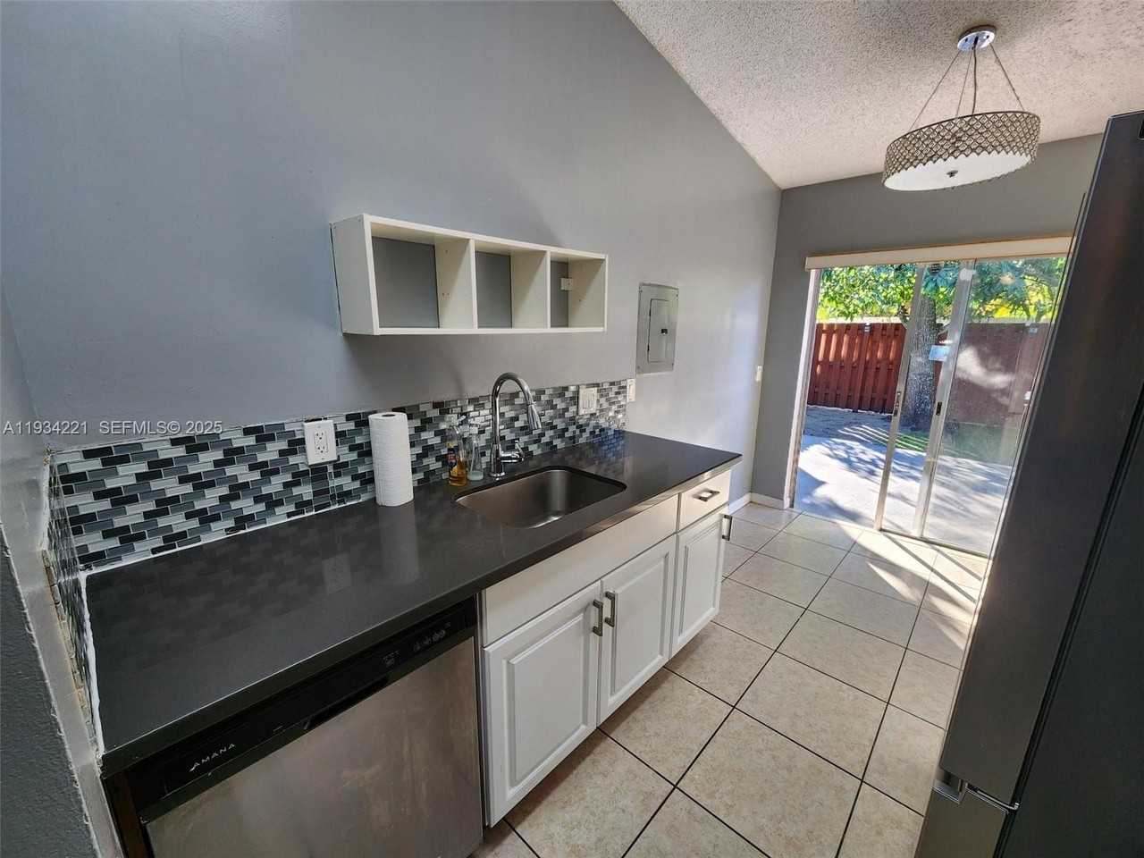 7446 Nw 34th St #7446 - Photo 6 of 24