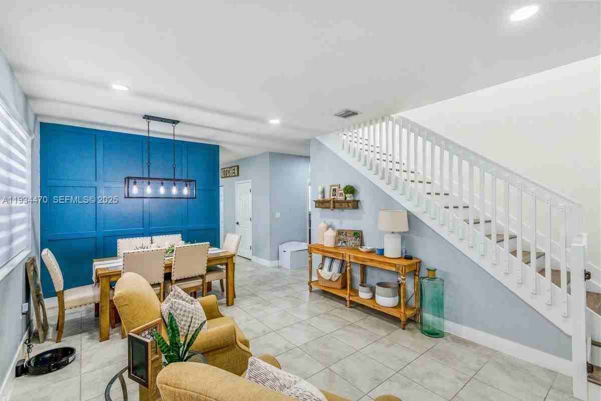 2417 Ne 2nd Dr - Photo 2 of 26