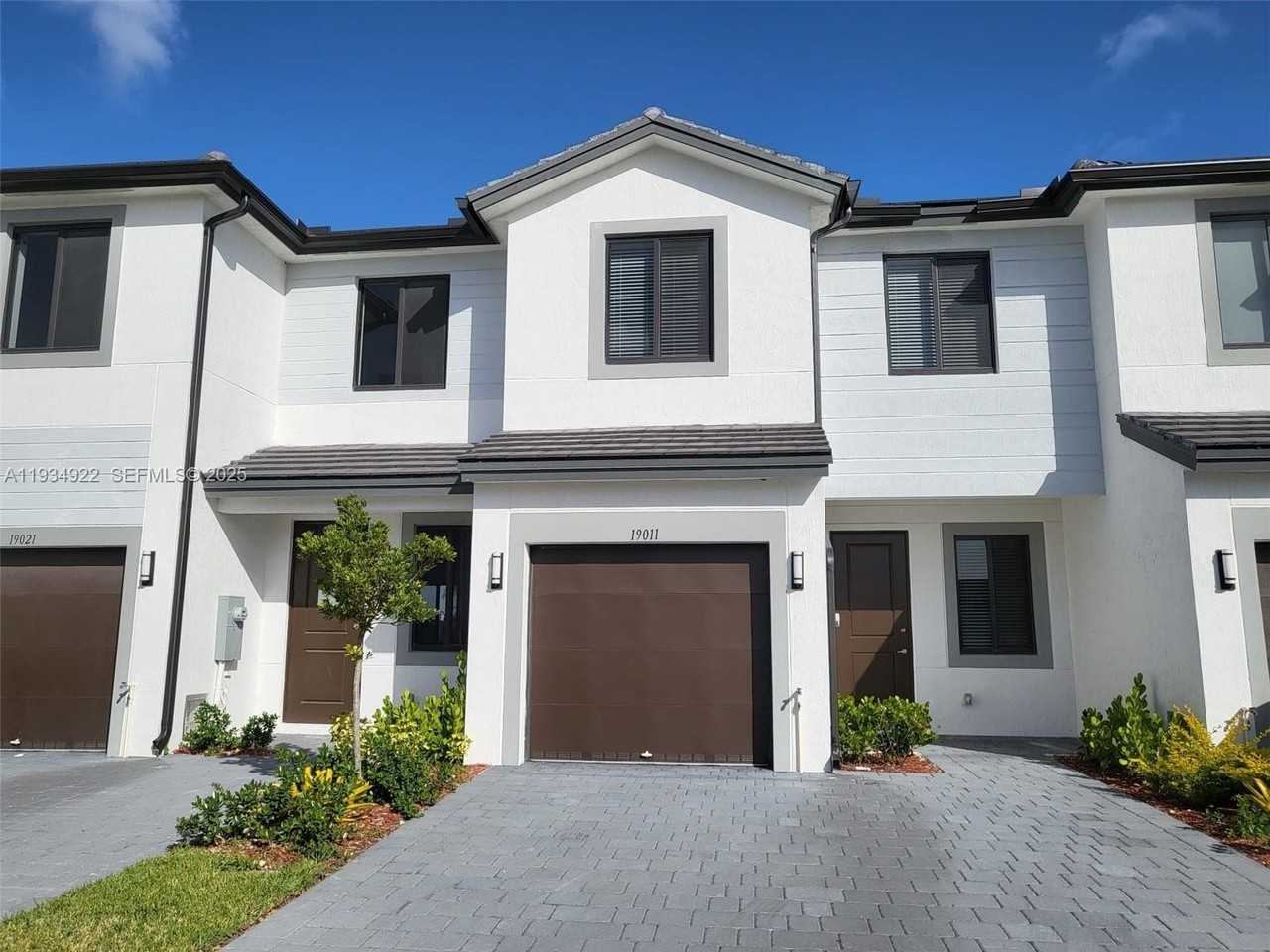 19011 Sw 344th Ter - Photo 2 of 38