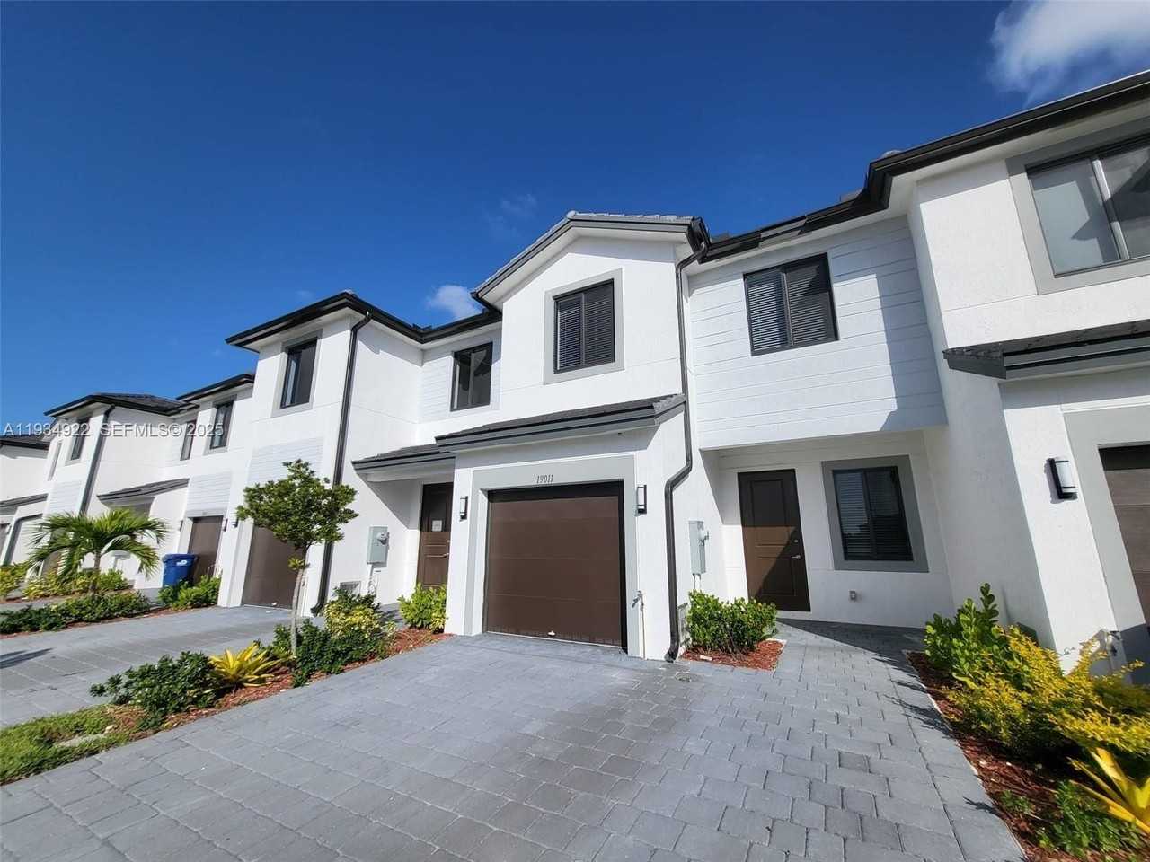 19011 Sw 344th Ter - Photo 3 of 38