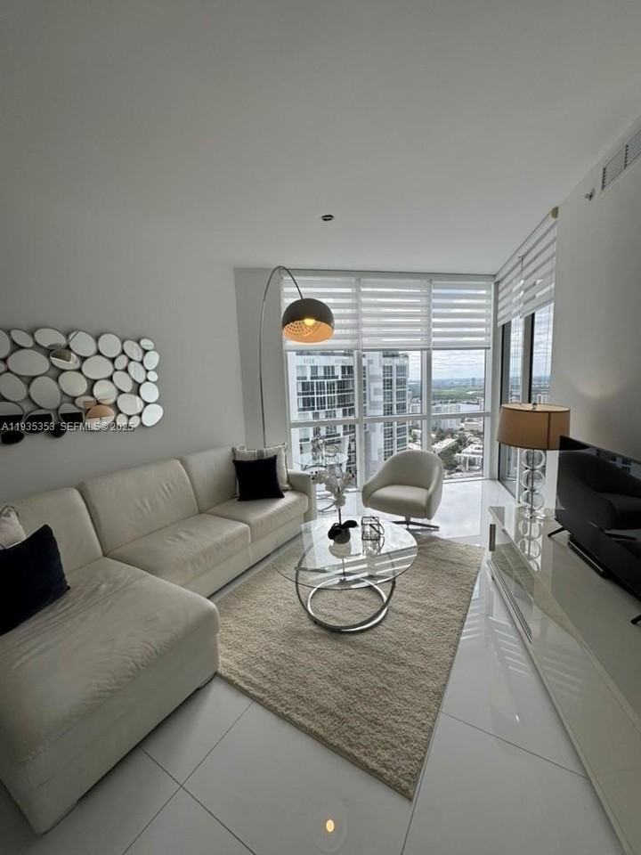 18201 Collins Ave #5508 - Photo 2 of 4