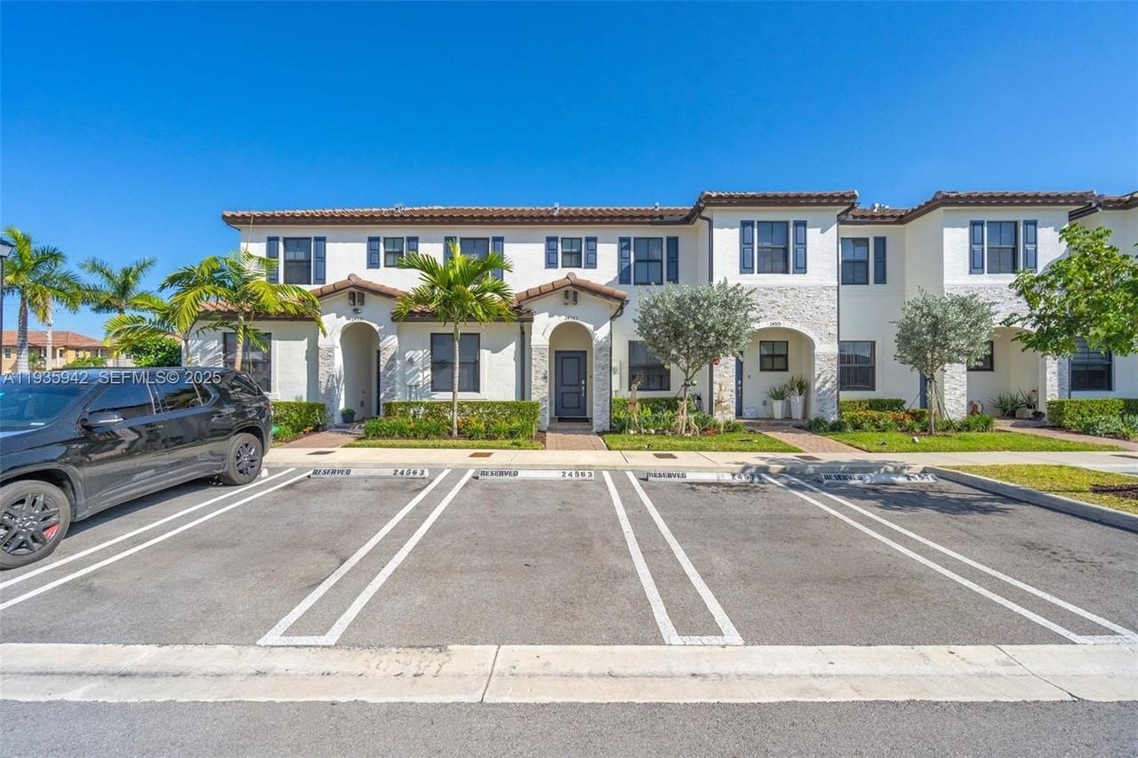 24563 Sw 117th Ct #24563 - Photo 4 of 35