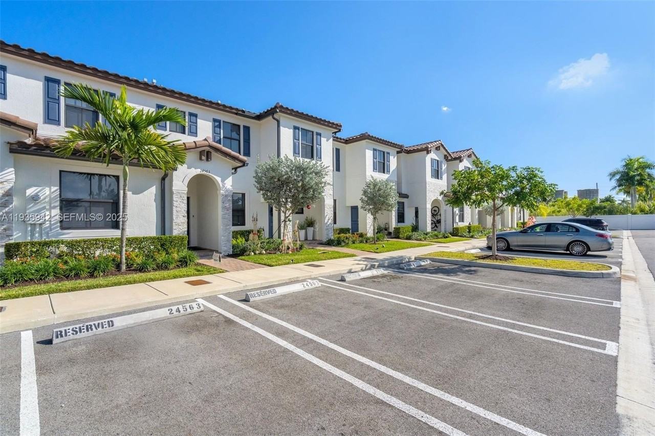 24563 Sw 117th Ct #24563 - Photo 5 of 35