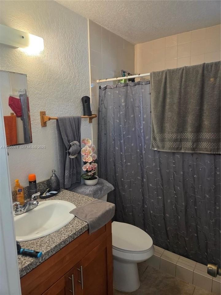 5031 Nw 173rd St - Photo 6 of 16