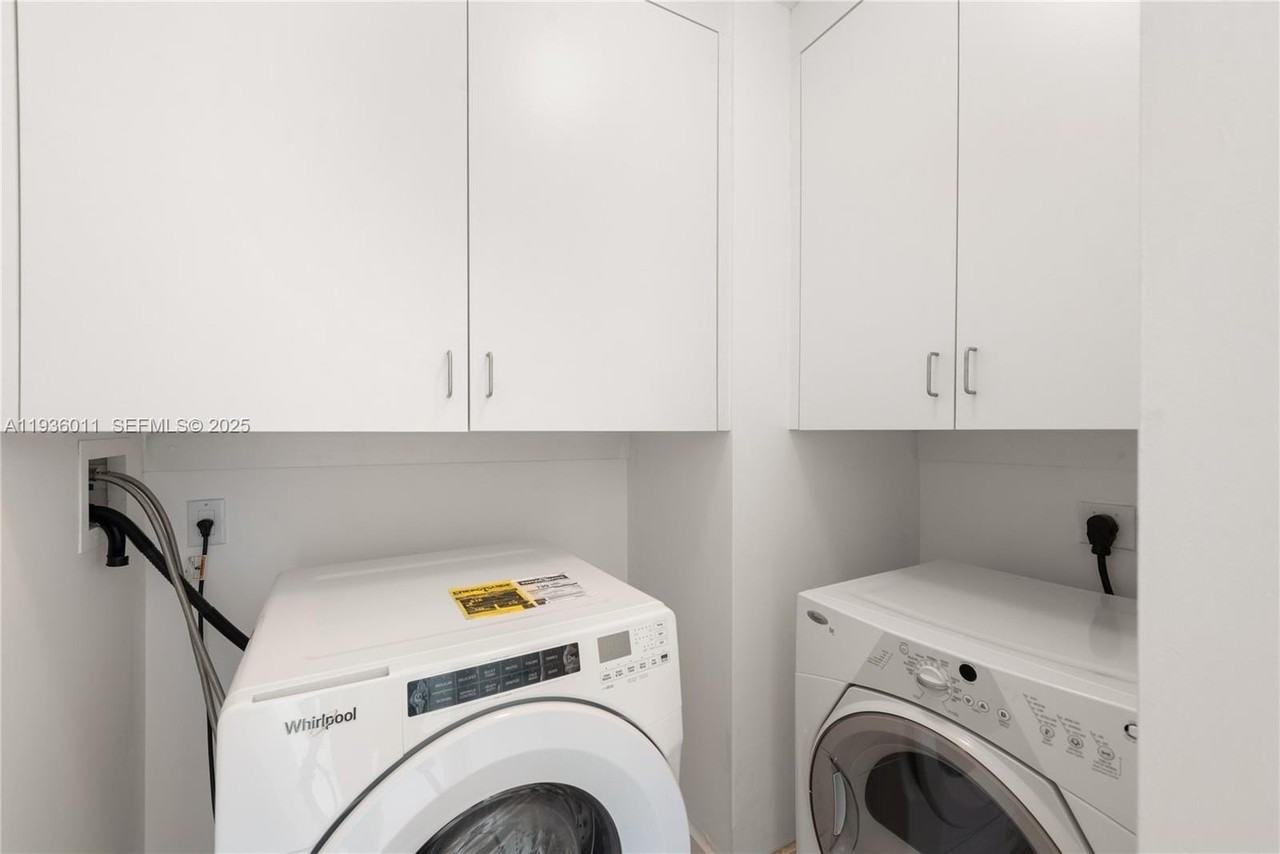 1100 Biscayne Blvd #4307 - Photo 7 of 43