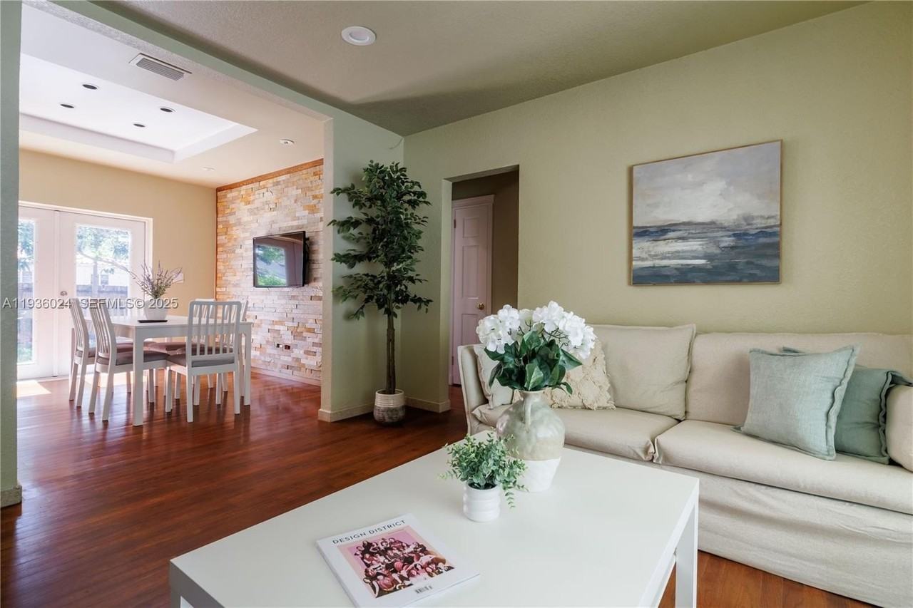 250 Ne 48th St - Photo 6 of 23