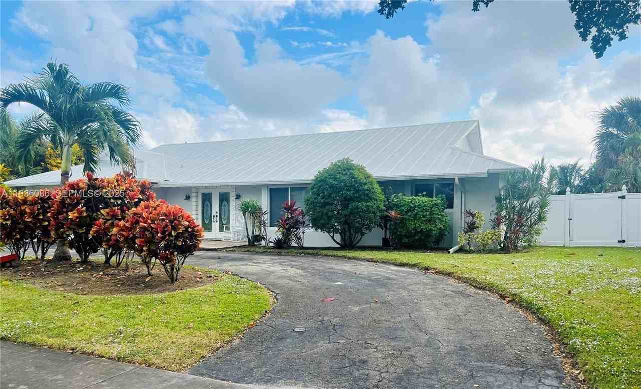 3324 Lakeview Blvd - Photo 2 of 40