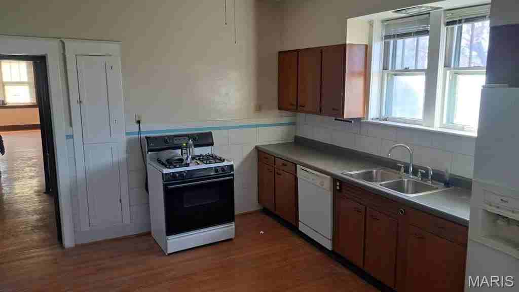 5301 S Broadway - Photo 3 of 13