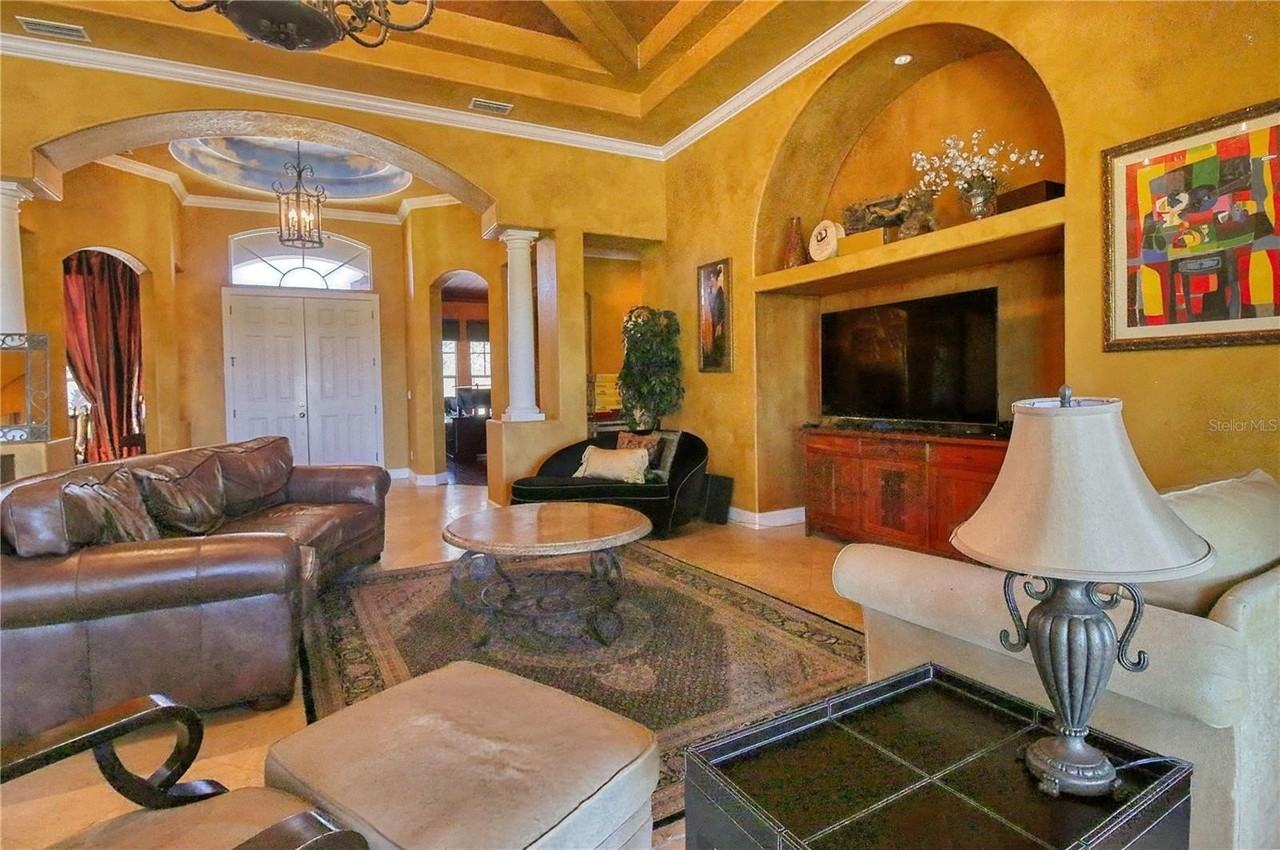 110 Portofino Dr - Photo 7 of 50