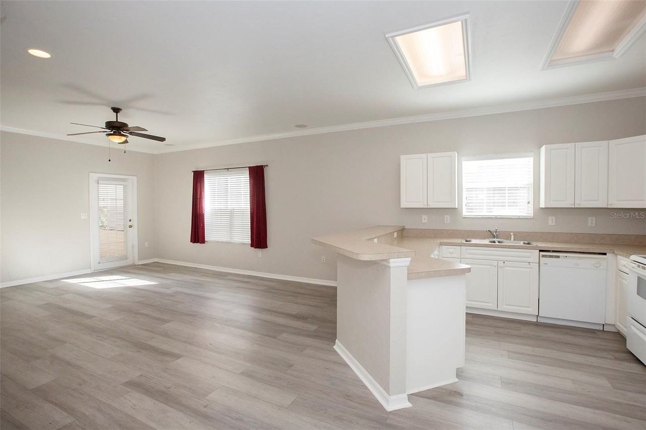 4712 Nw 80th Rd - Photo 4 of 35