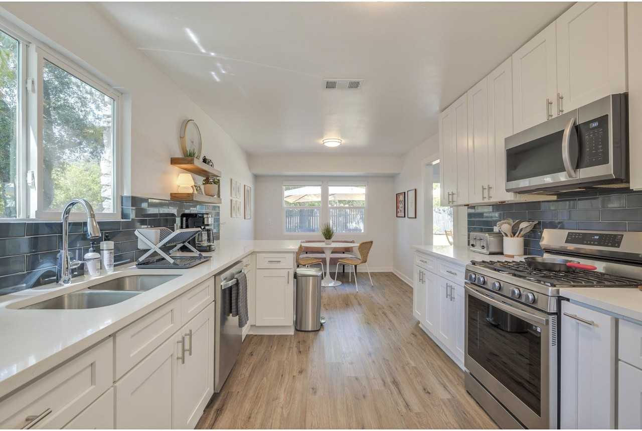 Donna Dr - Photo 7 of 29