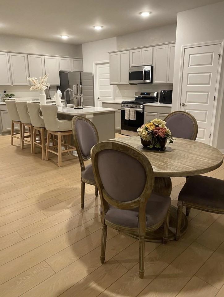 Gardner Maples Dr - Photo 5 of 8