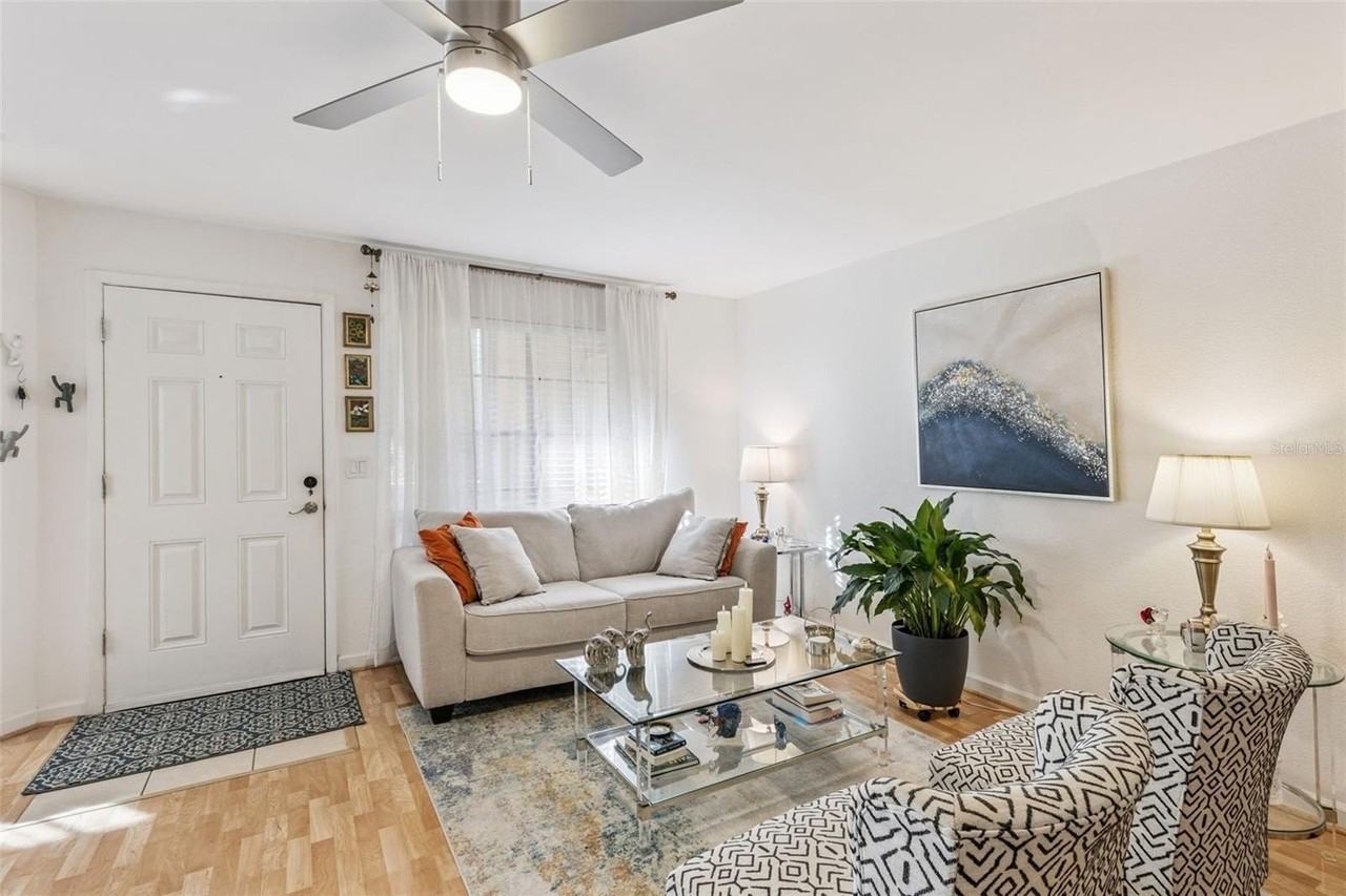 415 Lakepointe Dr #103 - Photo 4 of 12