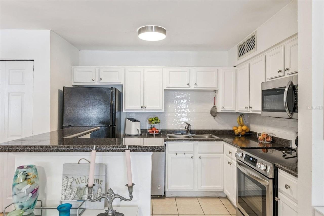 415 Lakepointe Dr #103 - Photo 7 of 12