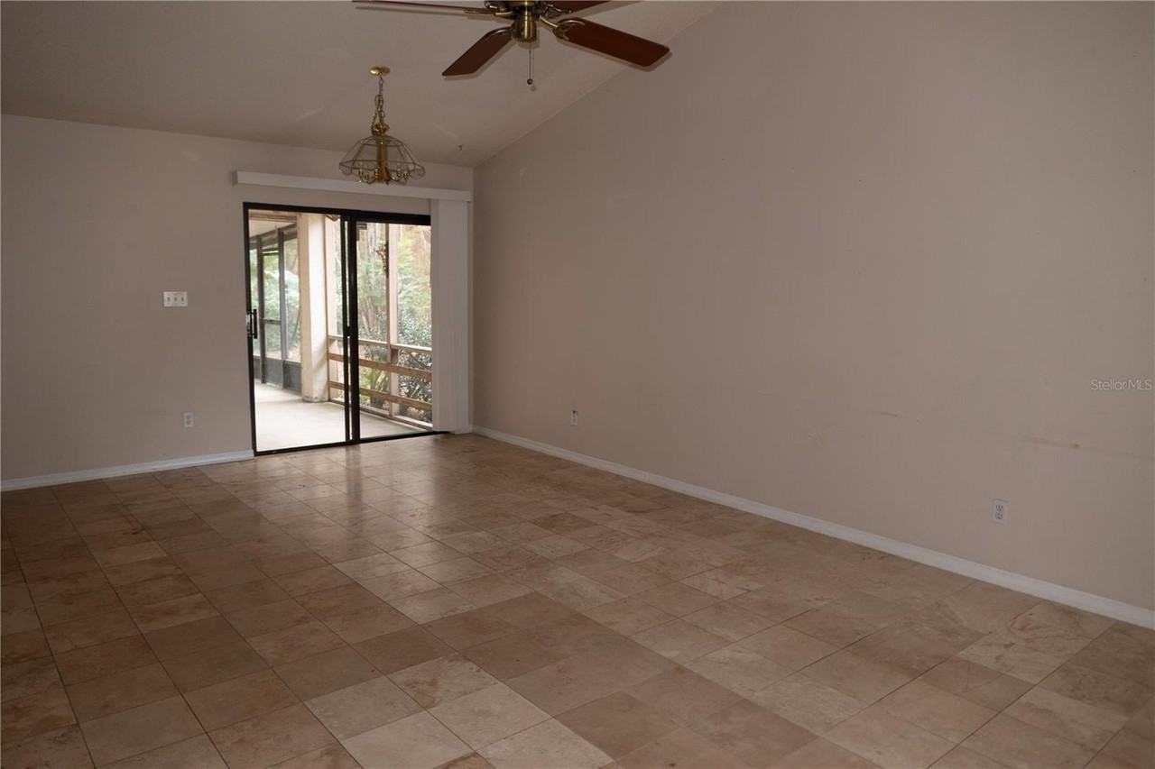 624 Huntly Ln - Photo 2 of 11